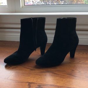 Size 10 Womens black suede boots